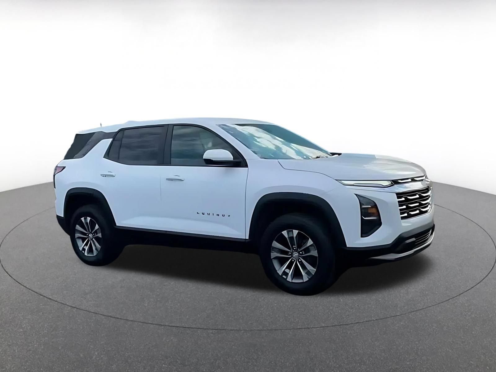 Used 2025 Chevrolet Equinox LT FWD image 2