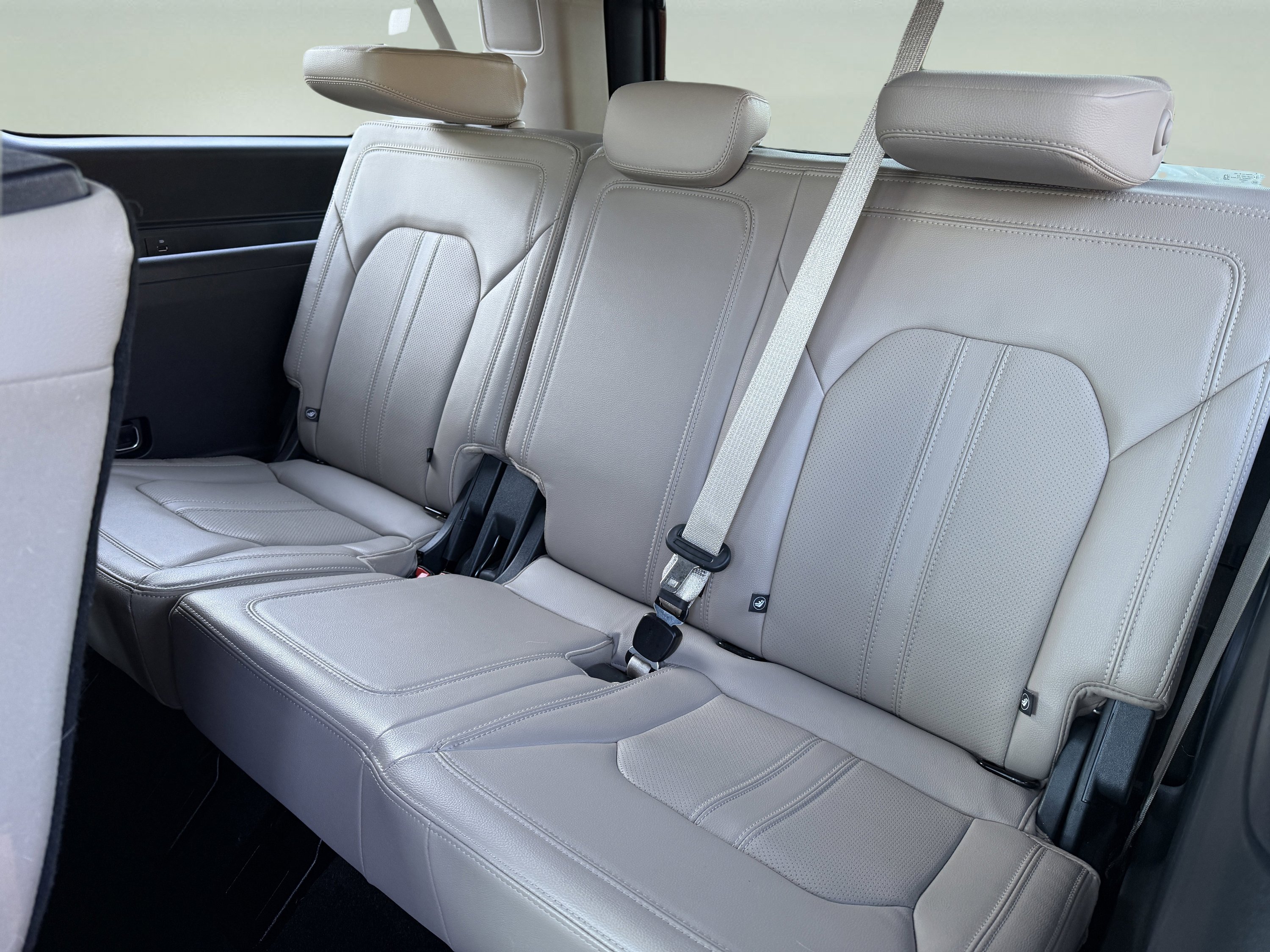 Used 2023 Ford Expedition Max Limited image 11