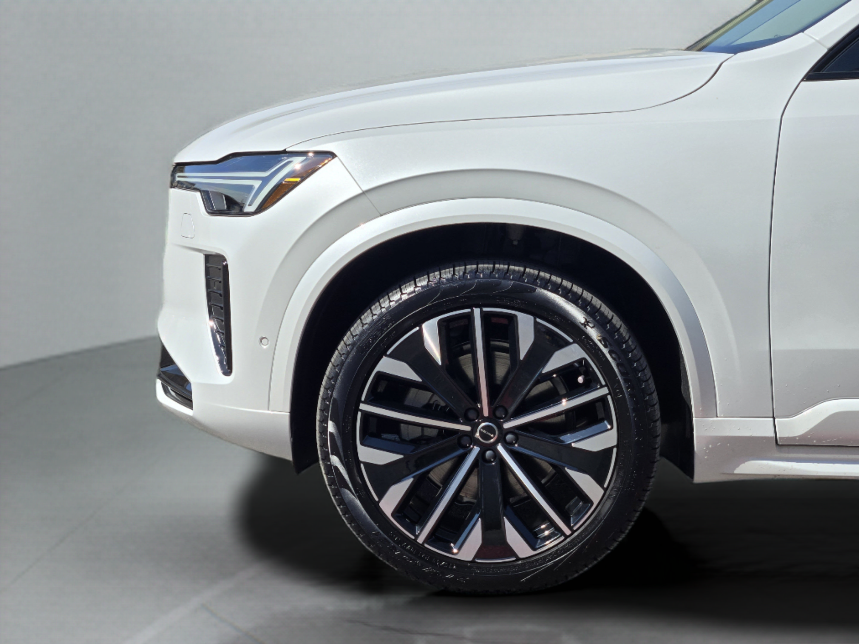 New 2027 Volvo XC90 B6 Ultra AWD/4WD image 29