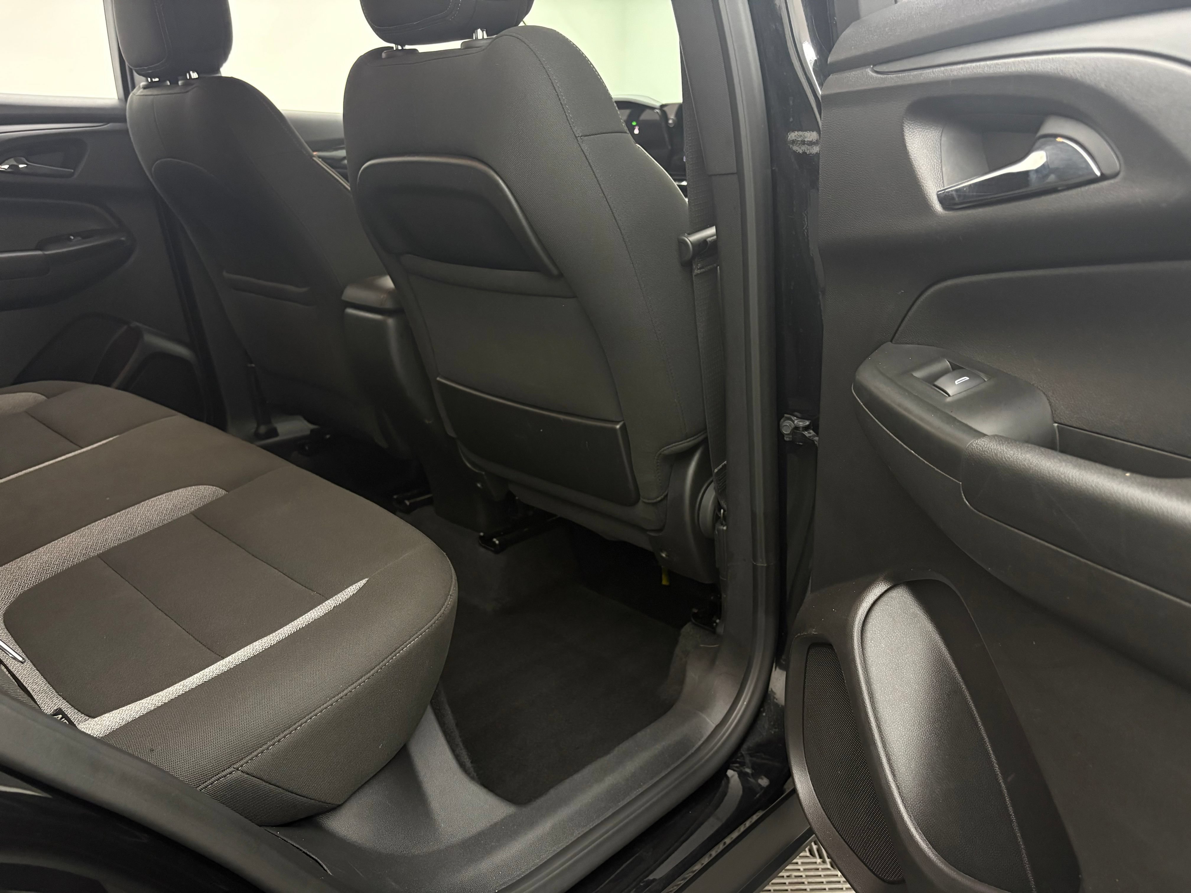 Used 2025 Chevrolet TrailBlazer LT FWD image 31