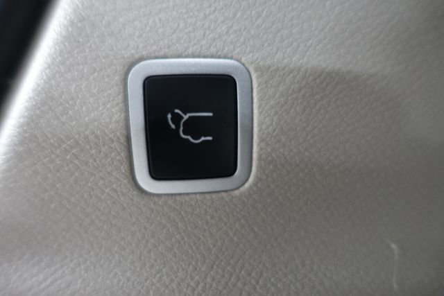 Used 2024 Chrysler Pacifica Touring-L FWD image 22