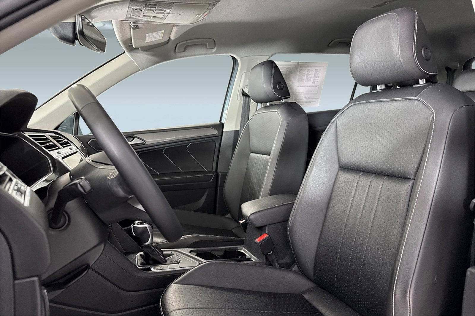 Used 2022 Volkswagen Tiguan SE FWD image 5