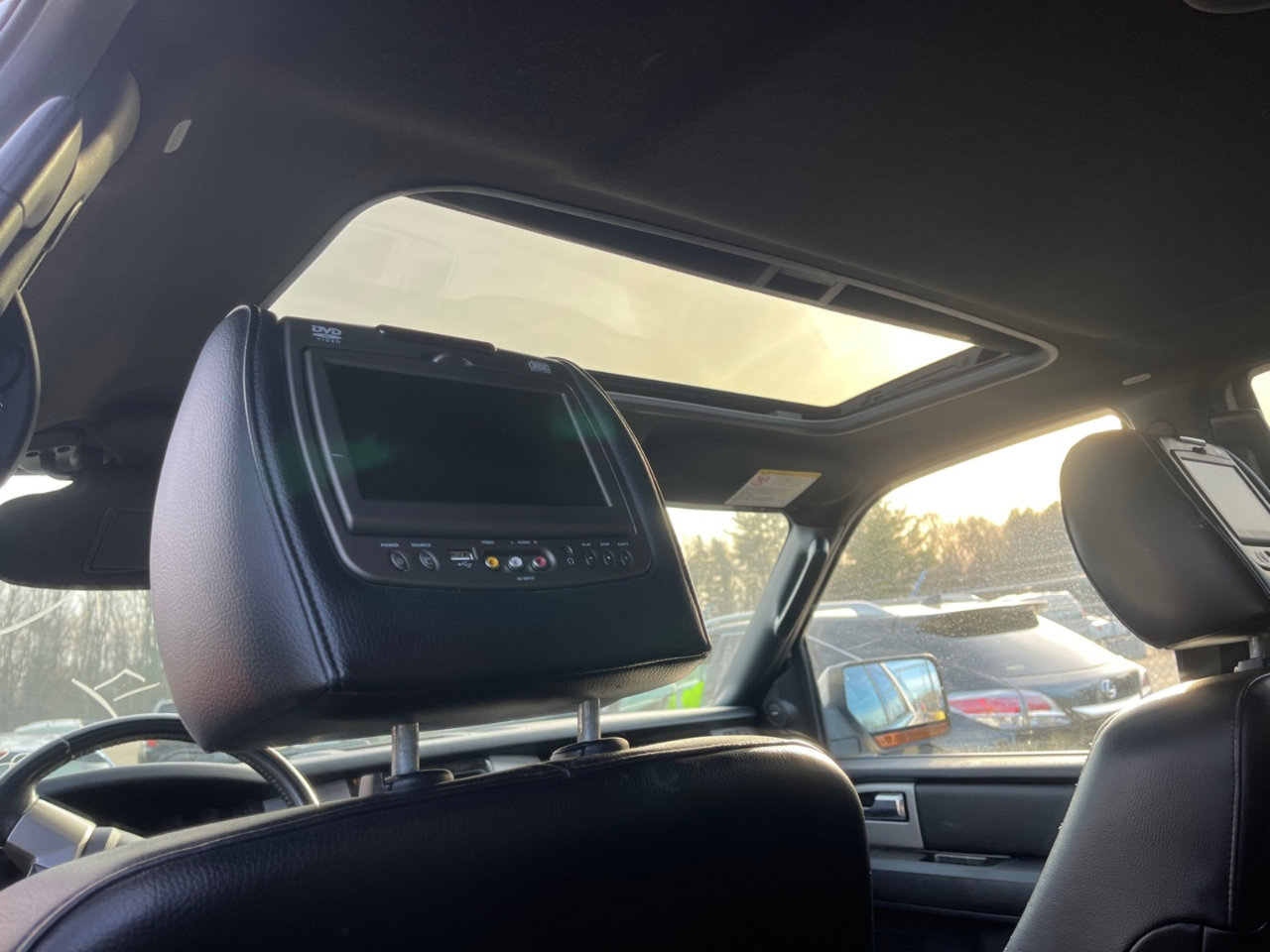 Used 2017 Ford Expedition Limited w/ Equipment Group 301A image 7