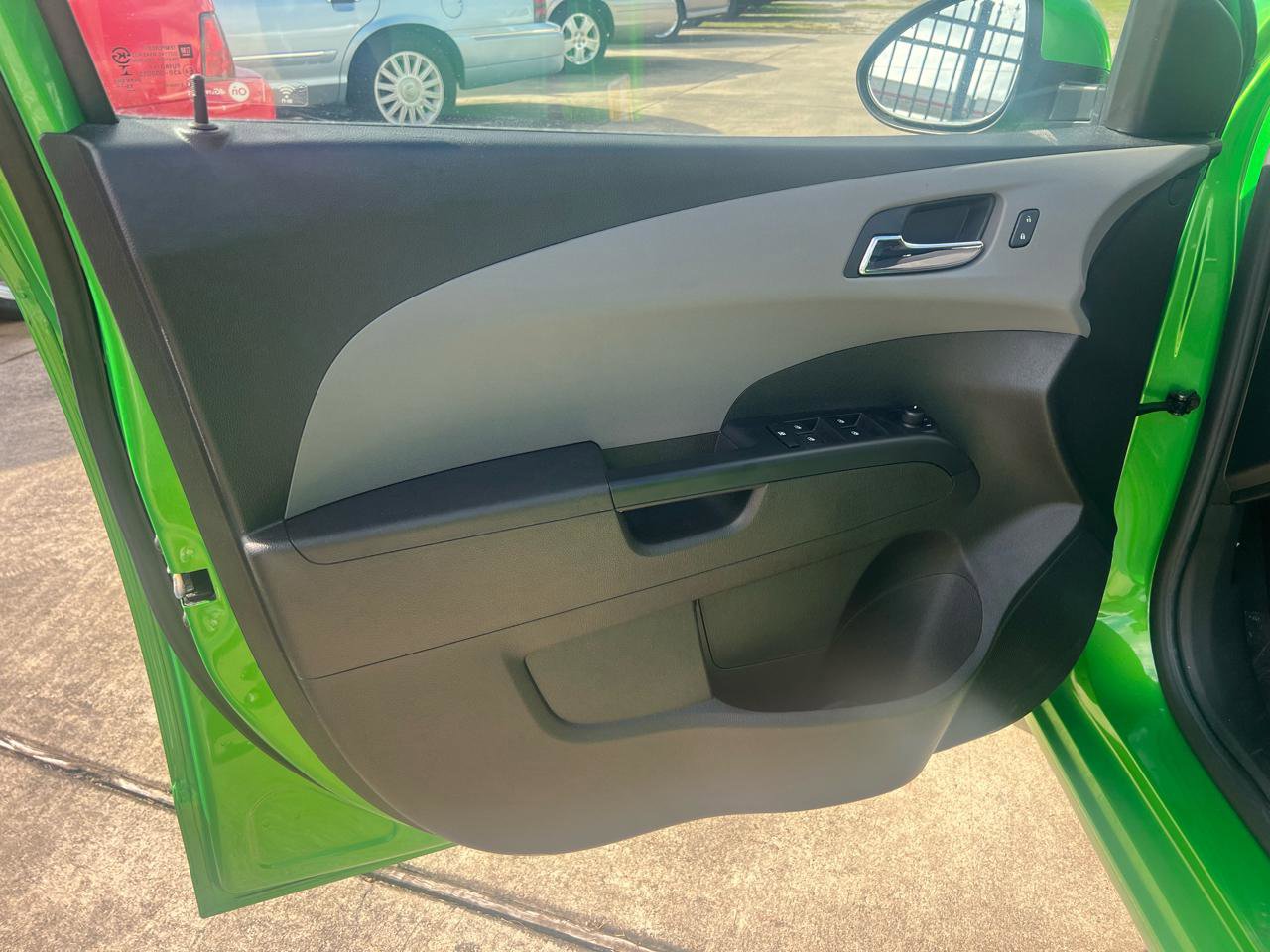 Used 2016 Chevrolet Sonic LT w/ Fun and Sun Package FWD image 15