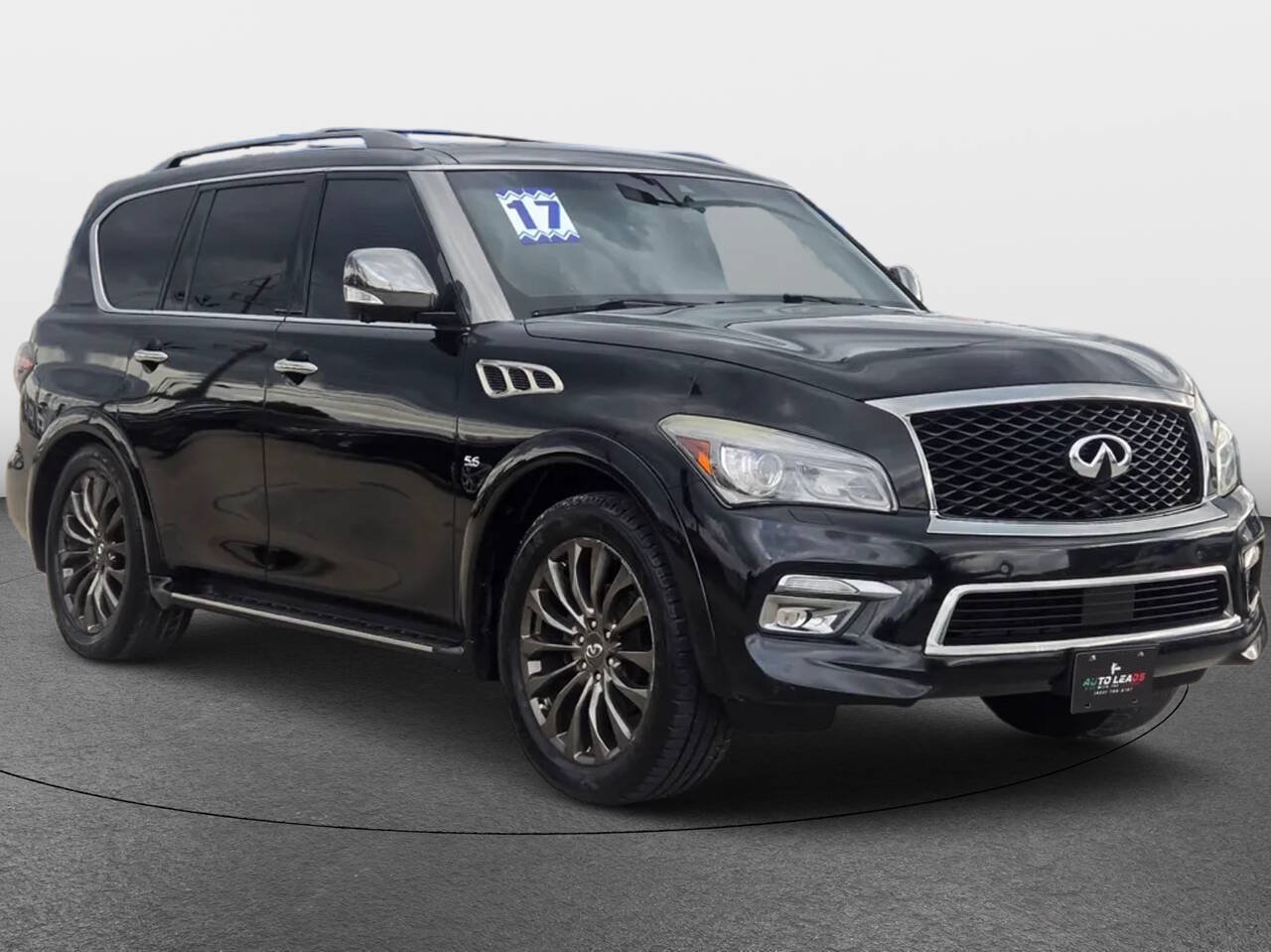 Used 2017 INFINITI QX80 Limited AWD/4WD image 2
