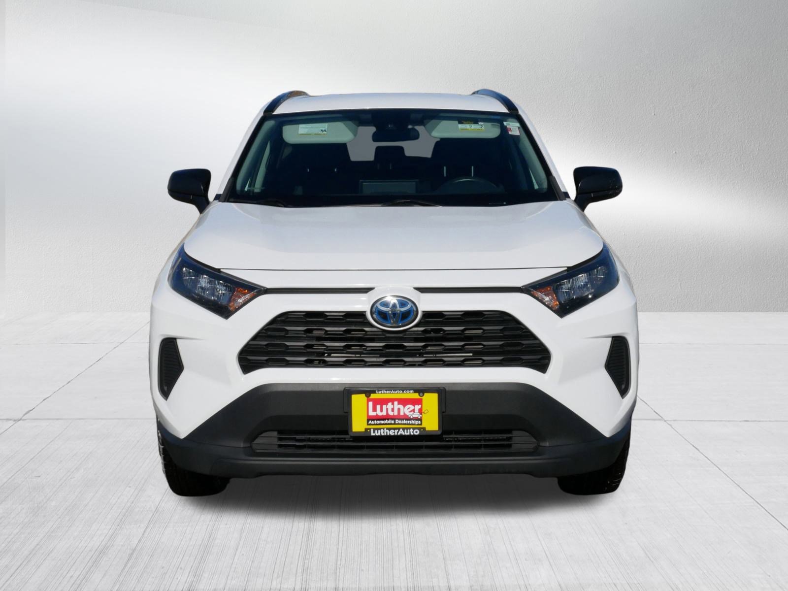 Used 2021 Toyota RAV4 LE image 2