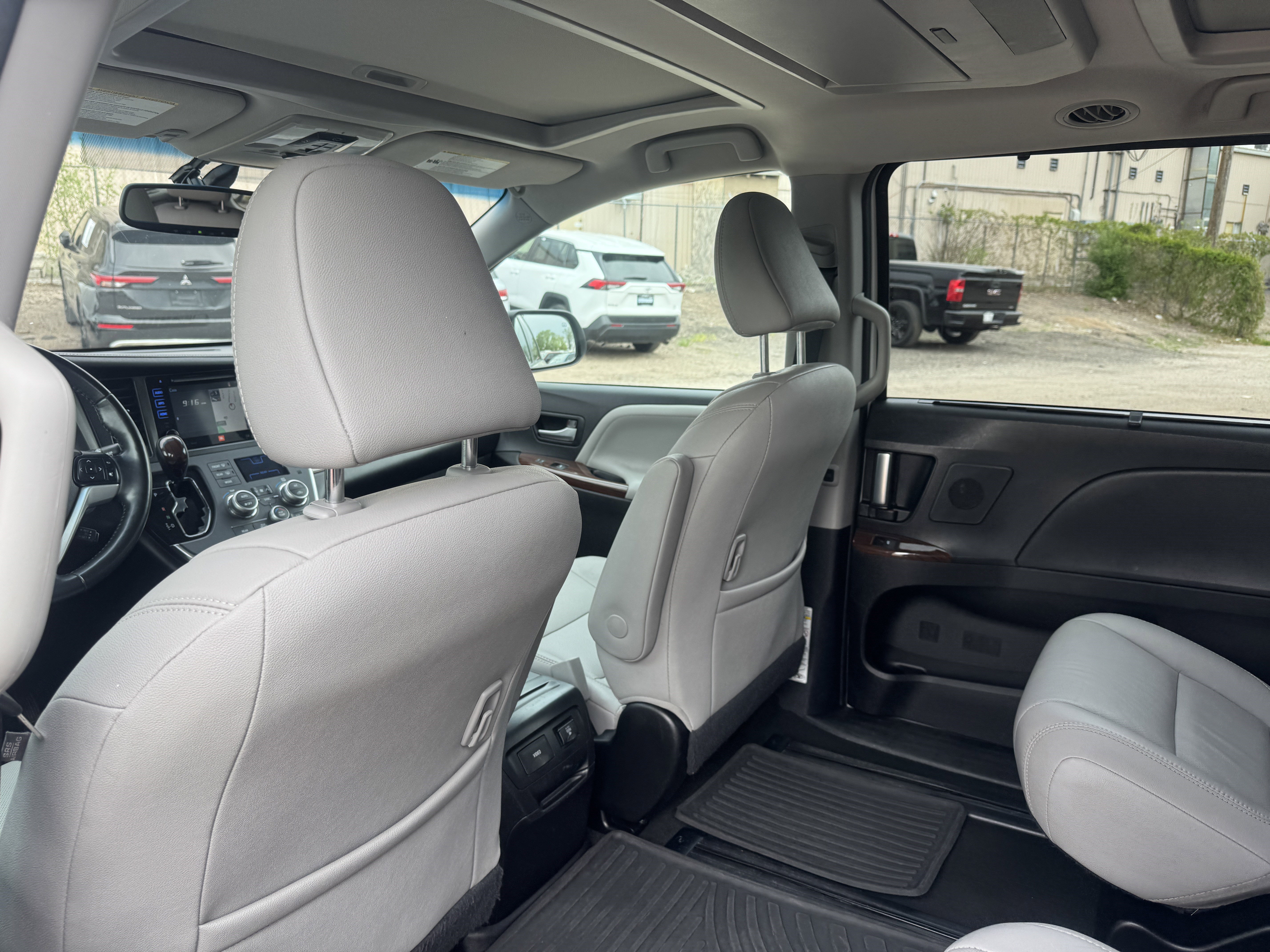 Used 2017 Toyota Sienna Limited Premium image 15
