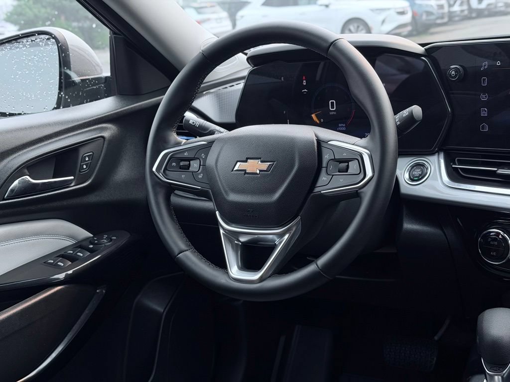 Used 2024 Chevrolet Trax LT w/ Driver Confidence Package FWD image 22