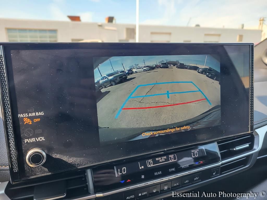 Used 2025 Toyota Sienna XLE Woodland Edition image 16