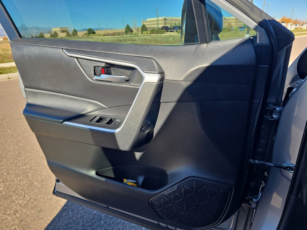 Used 2022 Toyota RAV4 XLE image 16