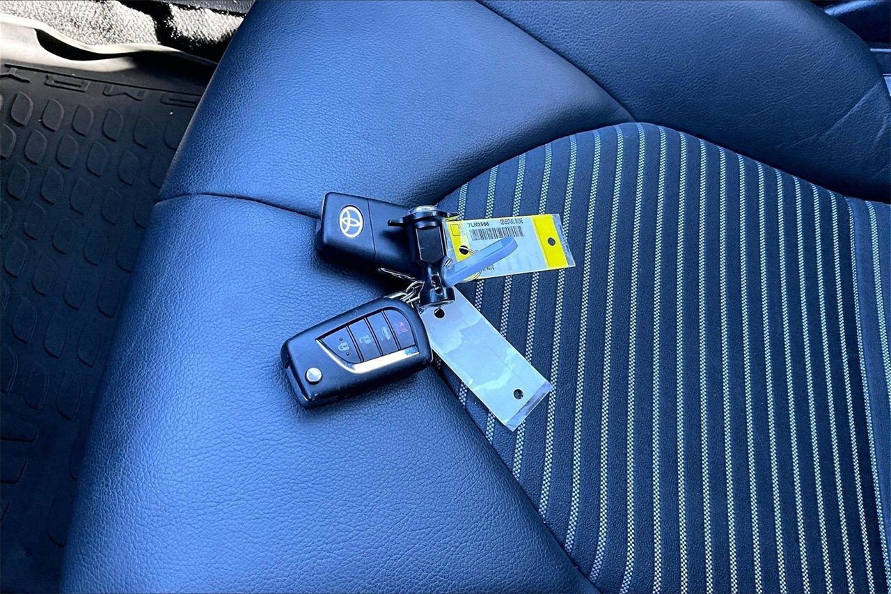 Used 2024 Toyota Camry SE image 28