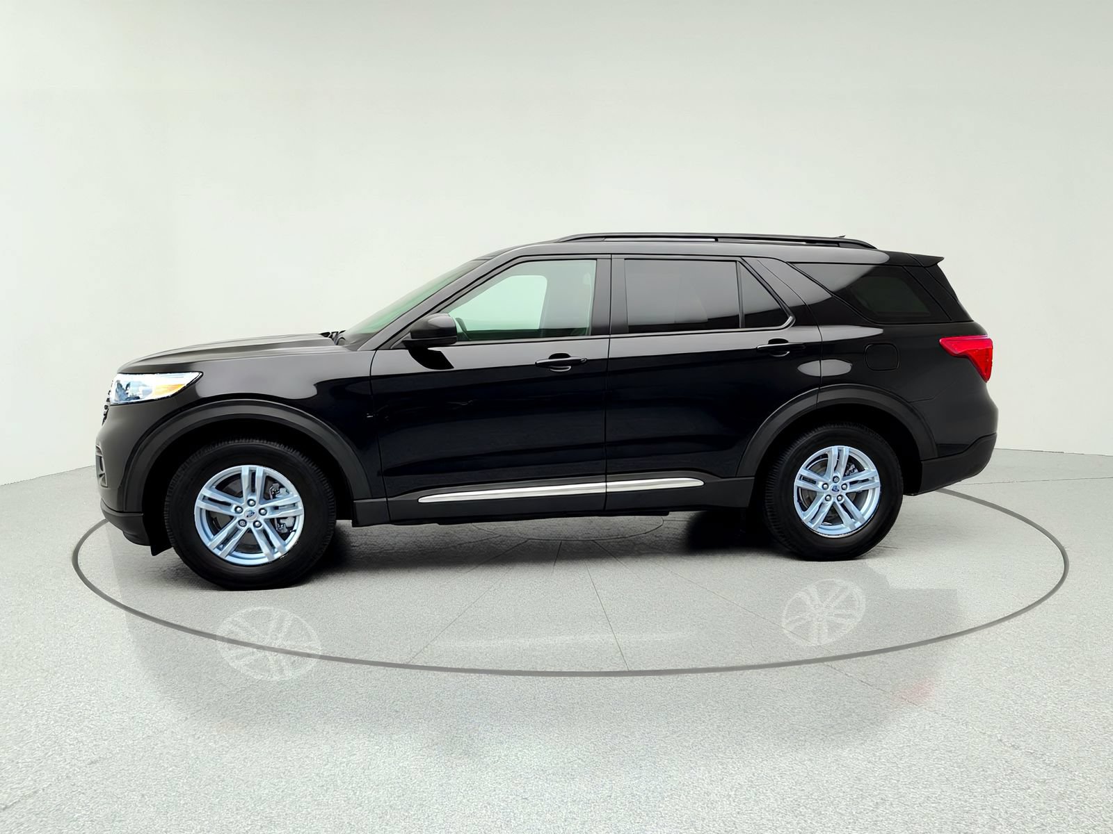 Used 2021 Ford Explorer XLT AWD/4WD video 3