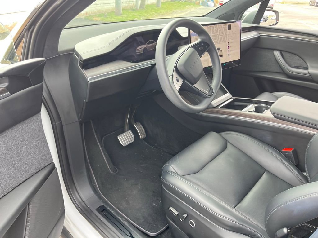 Used 2023 Tesla Model X image 9