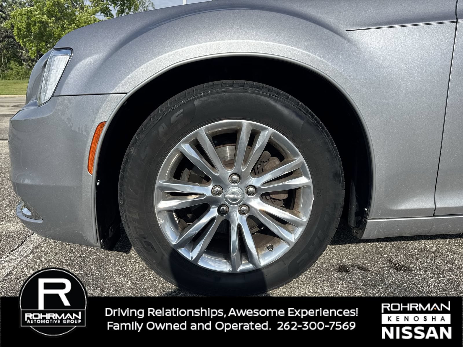 Used 2017 Chrysler 300 Limited RWD image 9