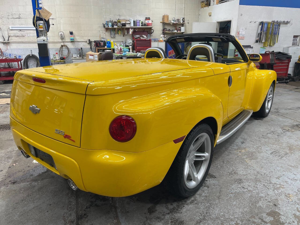 Used 2004 Chevrolet SSR w/ Preferred Equipment Group image 12