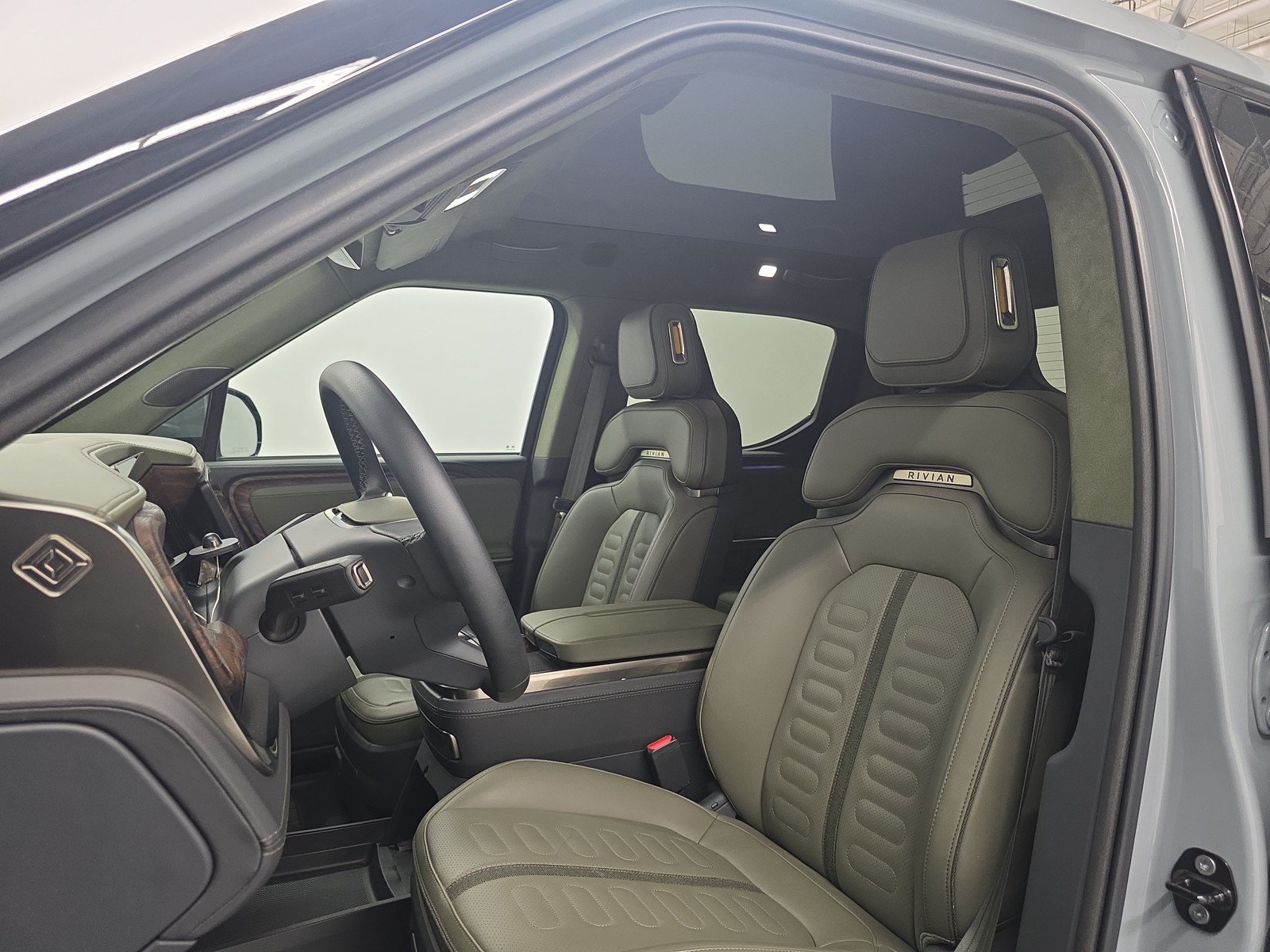 Used 2022 Rivian R1T Adventure AWD/4WD image 20