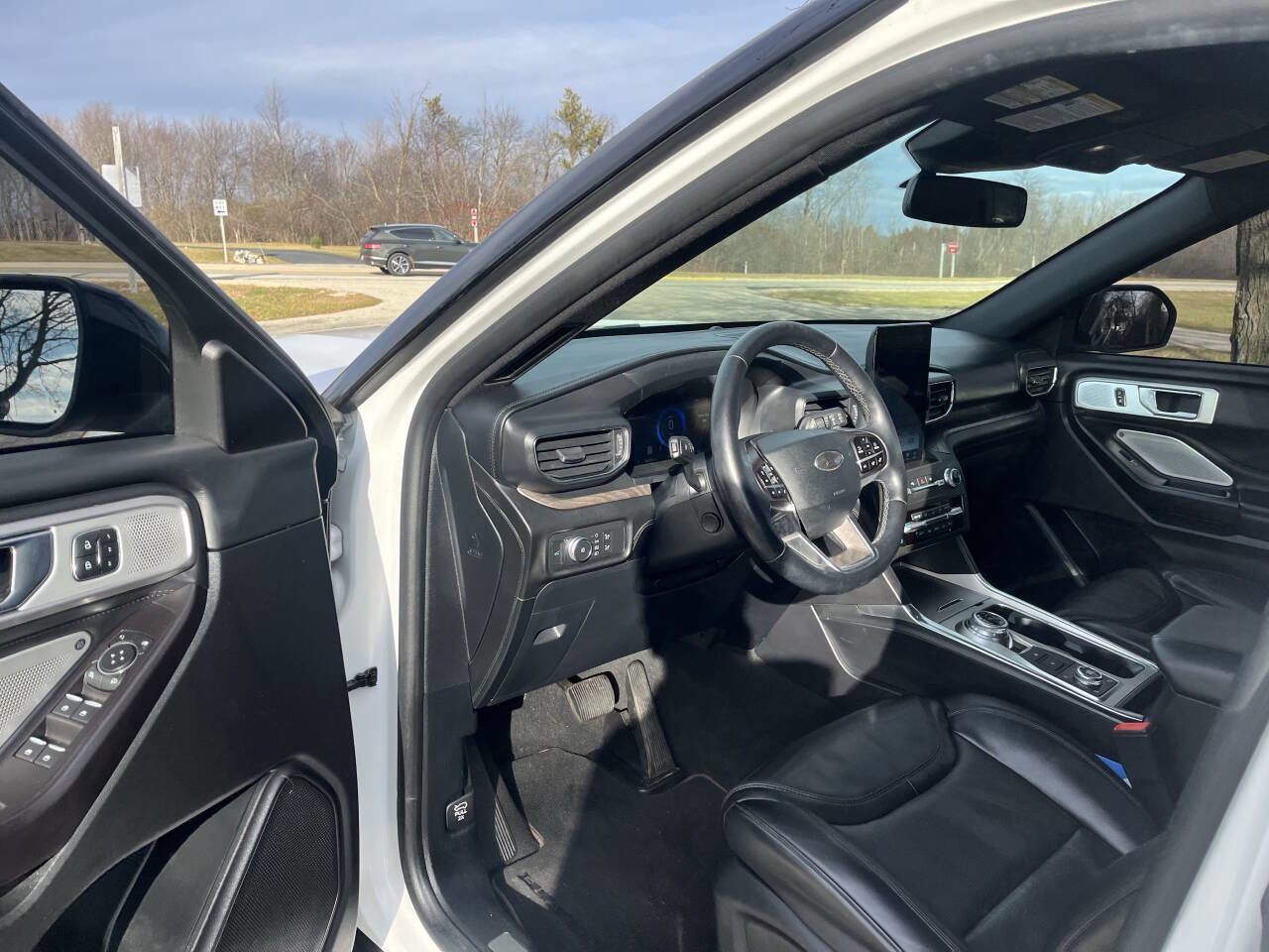 Used 2020 Ford Explorer Platinum image 12