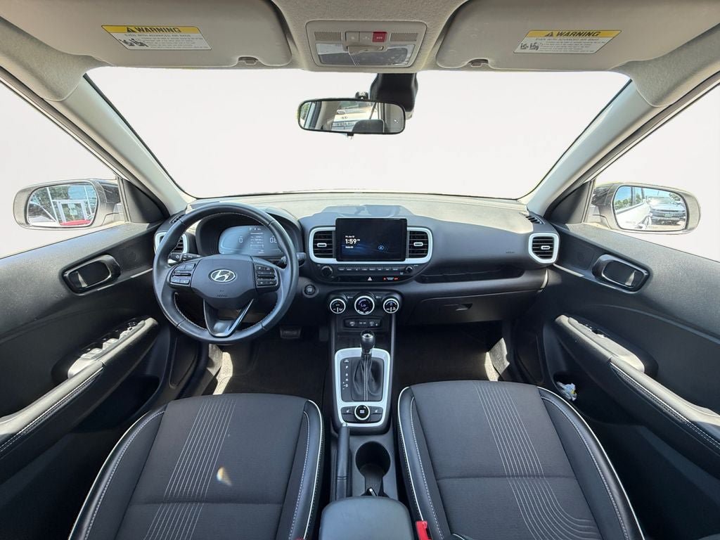 Used 2023 Hyundai Venue Limited FWD image 11