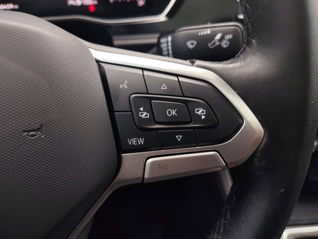 Used 2023 Volkswagen Jetta SE w/ Panoramic Sunroof Package image 25