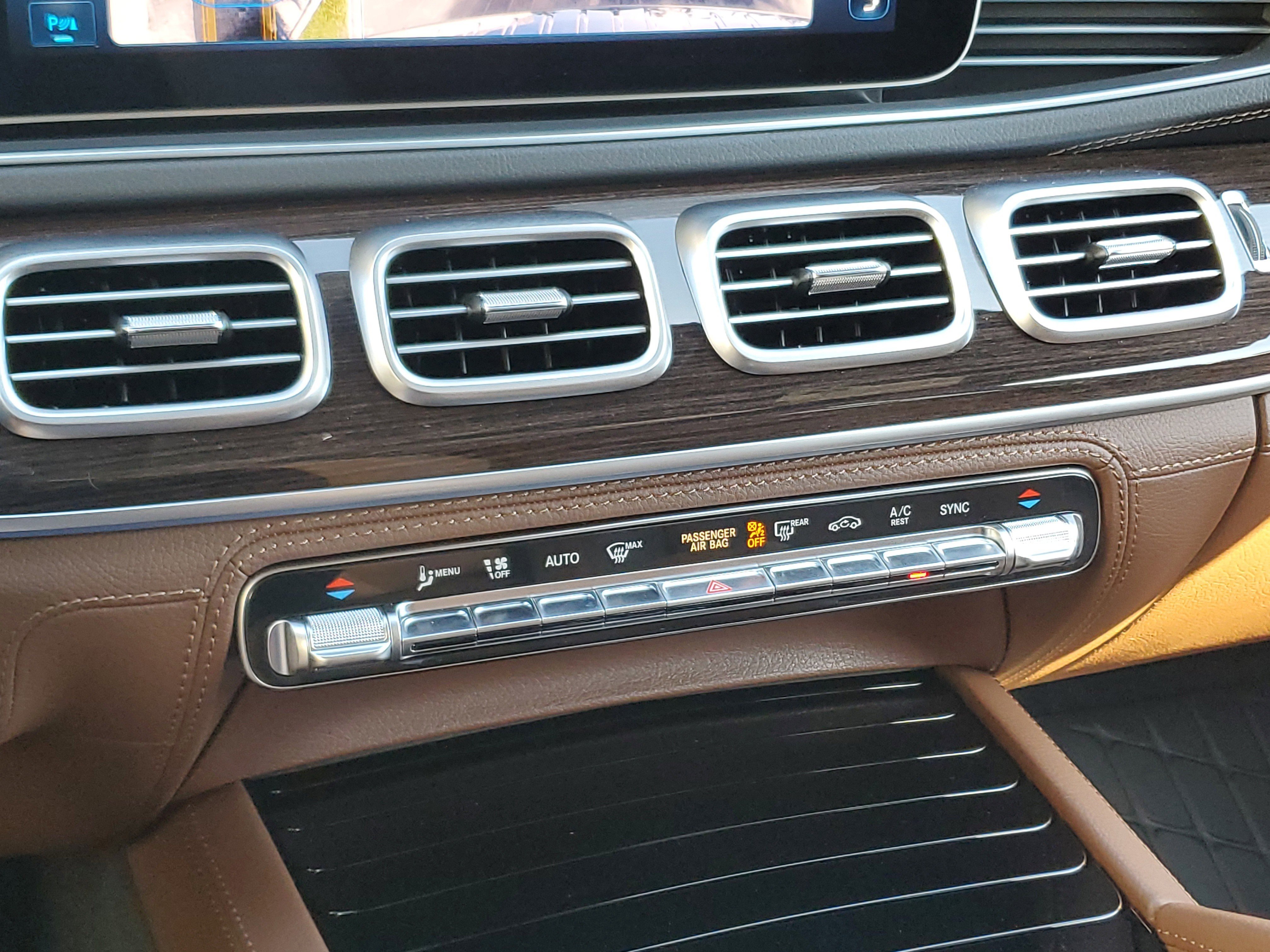 Used 2024 Mercedes-Benz GLS 450 4MATIC image 31