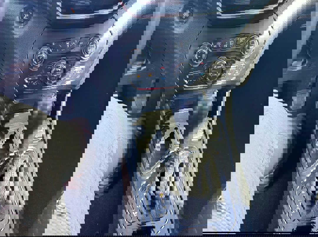 Used 2021 Jeep Cherokee Limited w/ Elite Package image 13