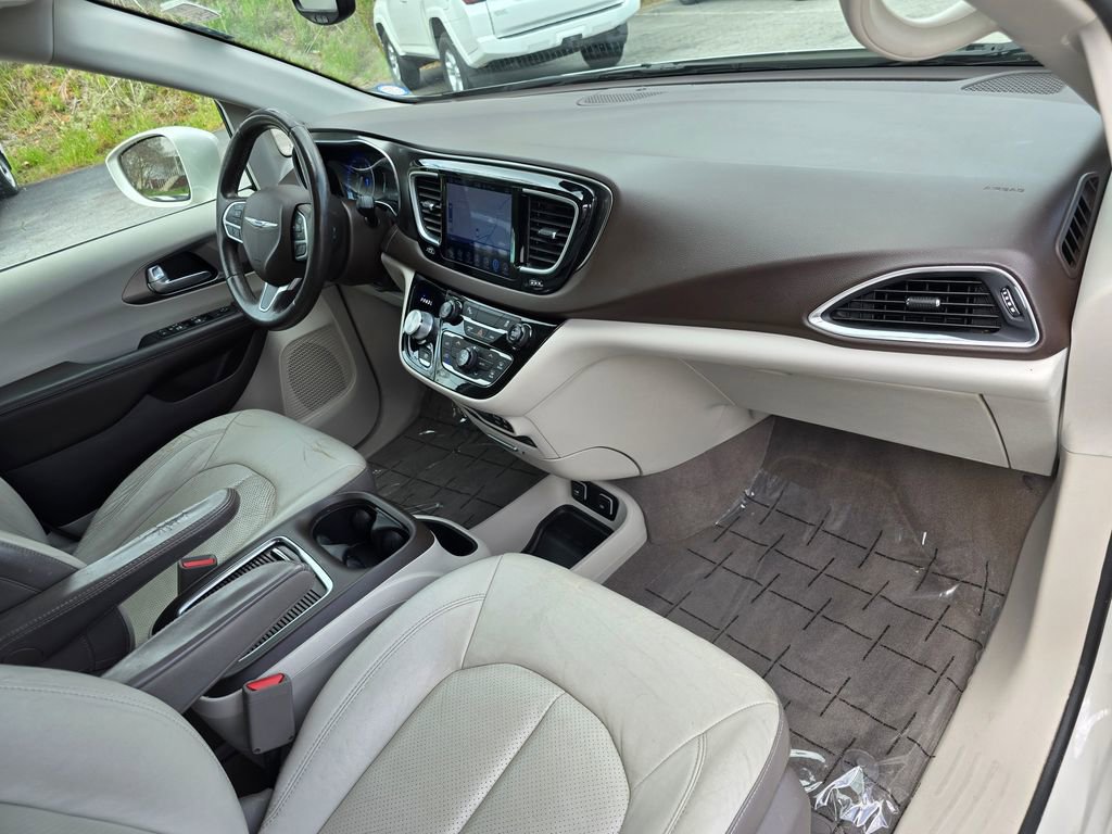 Used 2017 Chrysler Pacifica Touring-L Plus image 30