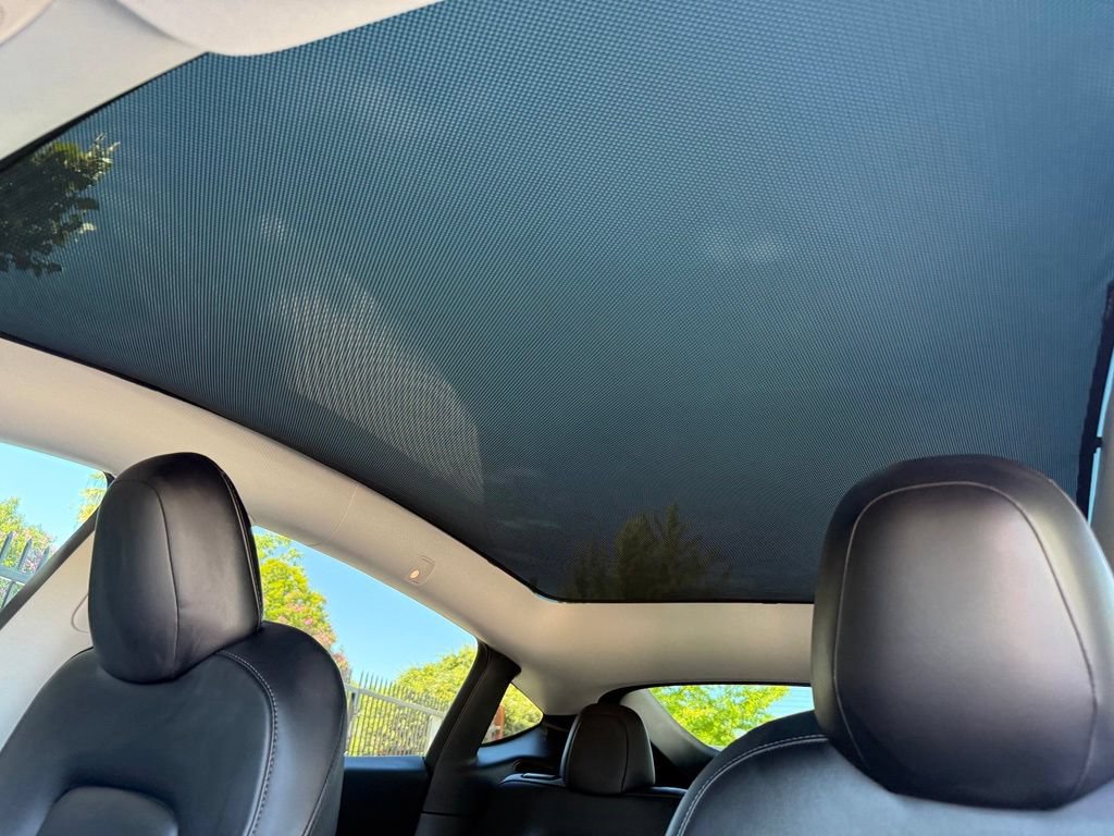 Used 2022 Tesla Model Y Long Range AWD/4WD image 2