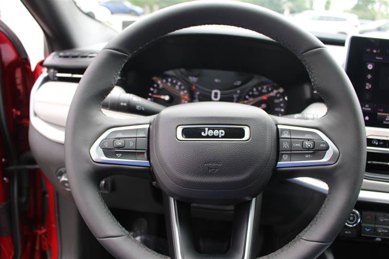 Used 2025 Jeep Compass Limited AWD/4WD image 20