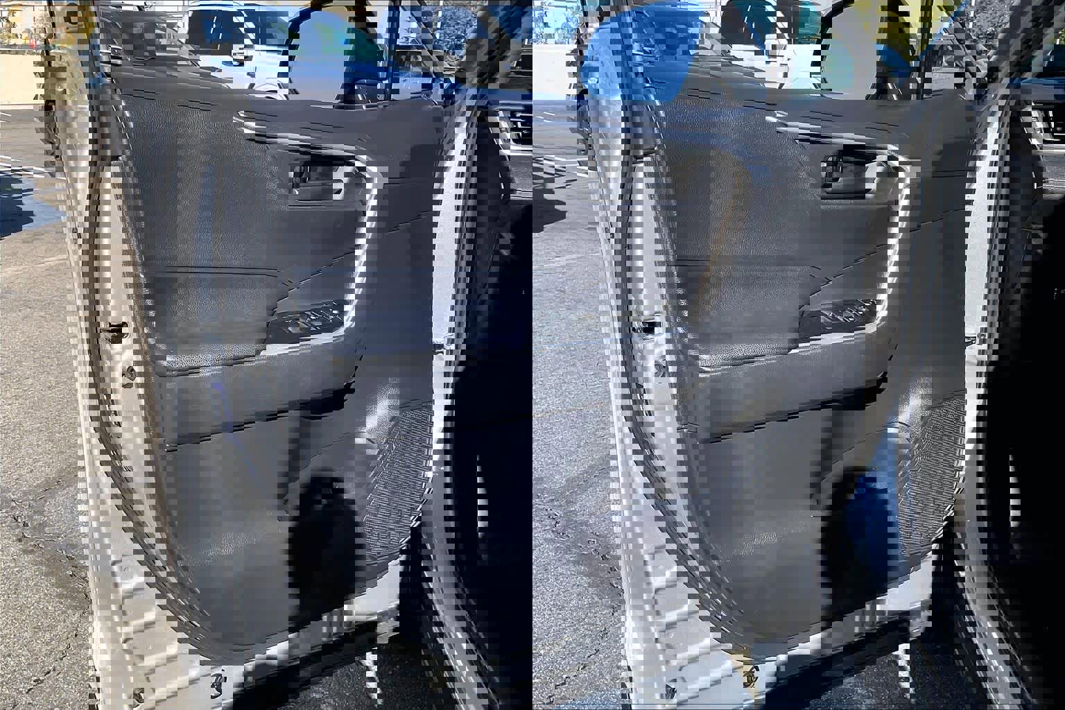 Used 2019 Toyota RAV4 LE w/ Carpet Mat Package image 23