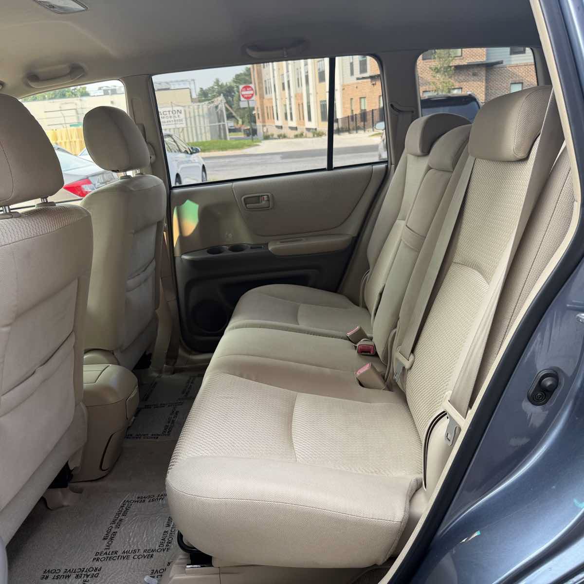 Used 2005 Toyota Highlander 2WD V6 w/ 3rd Row image 11
