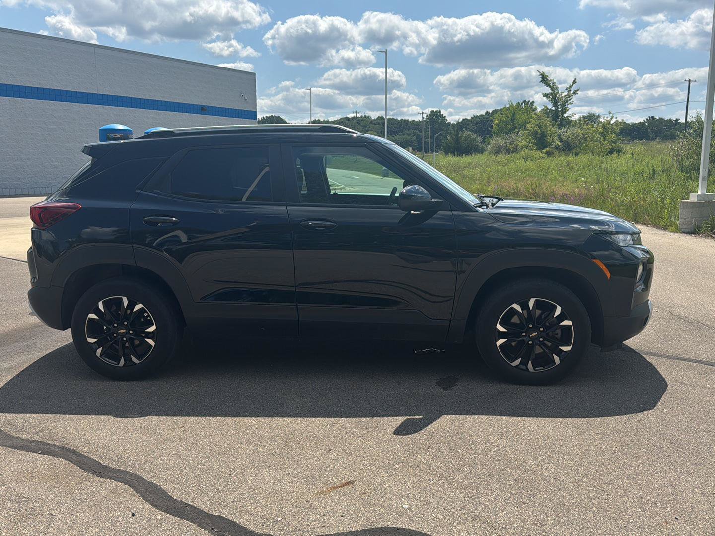 Used 2023 Chevrolet TrailBlazer LT w/ Convenience Package AWD/4WD image 6