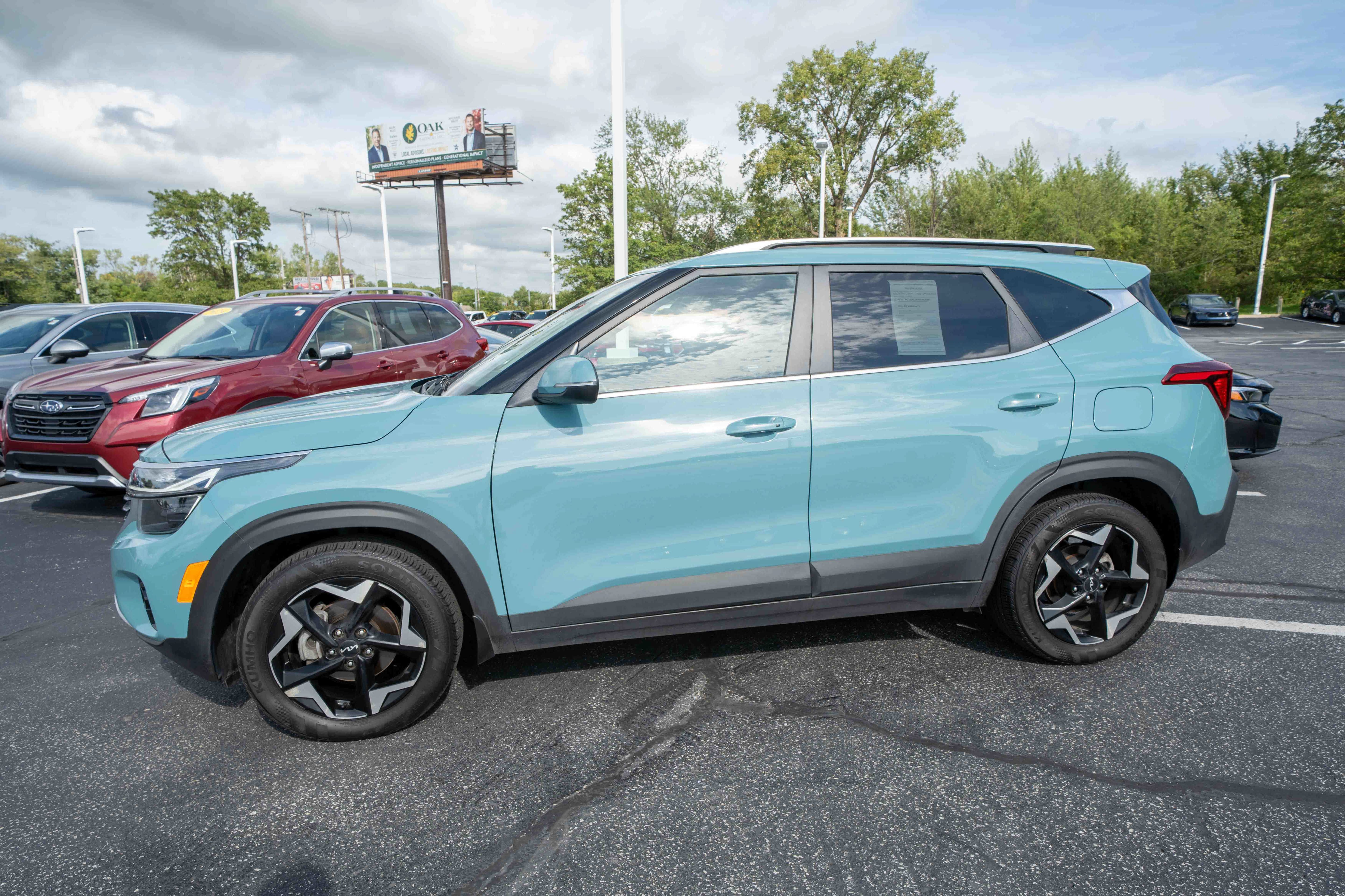 Used 2024 Kia Seltos EX FWD image 3