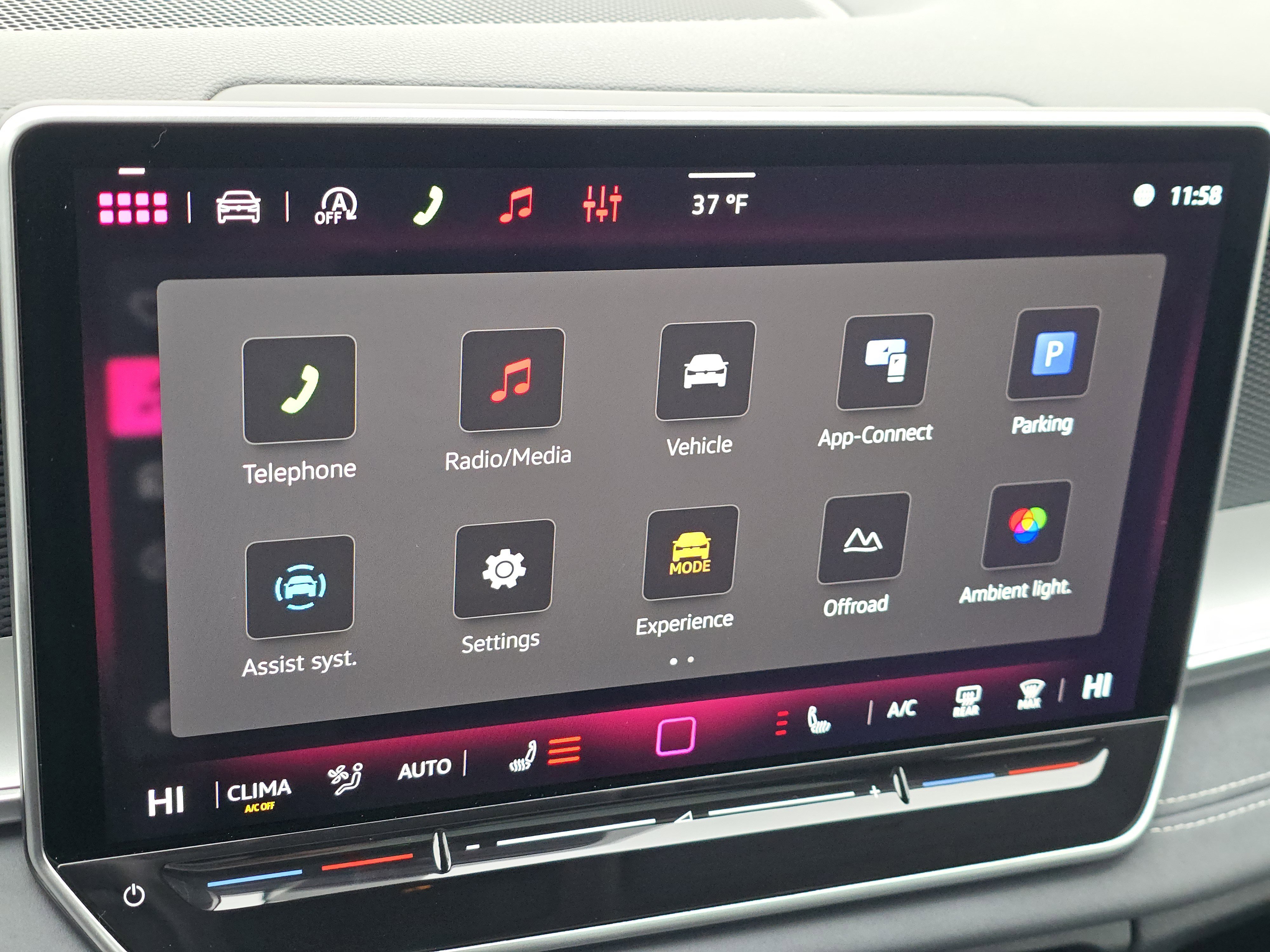 New 2026 Volkswagen Tiguan SE image 25