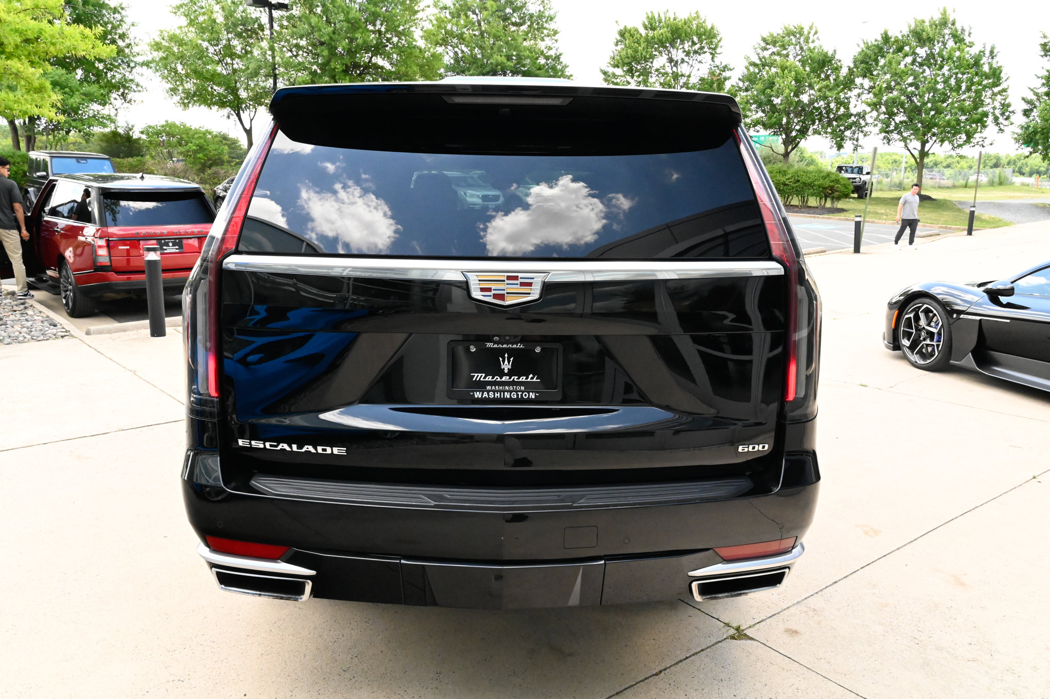 Used 2021 Cadillac Escalade ESV Premium Luxury AWD/4WD image 6