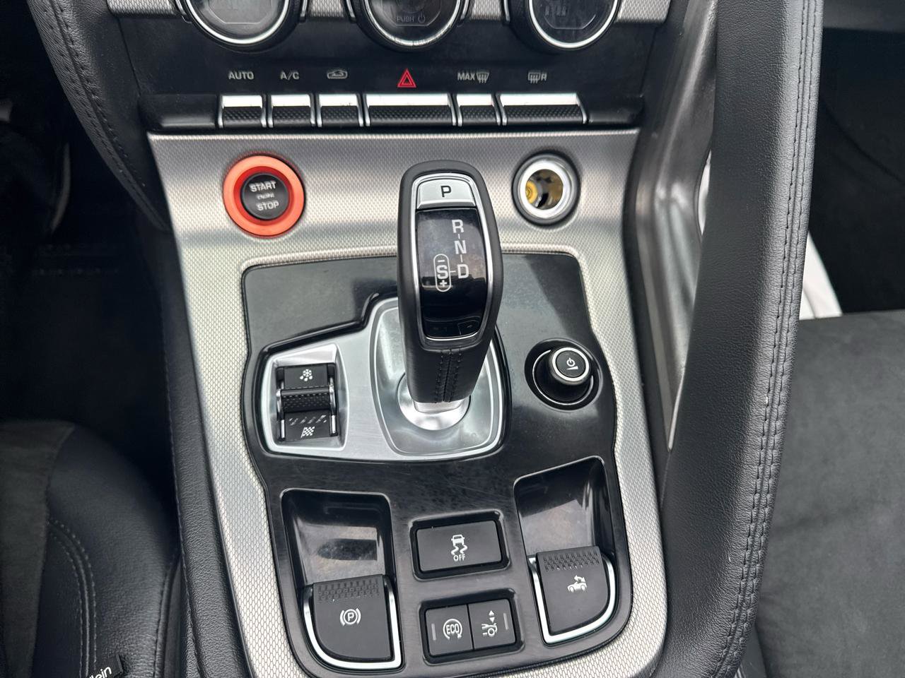 Used 2015 Jaguar F-TYPE Convertible image 30