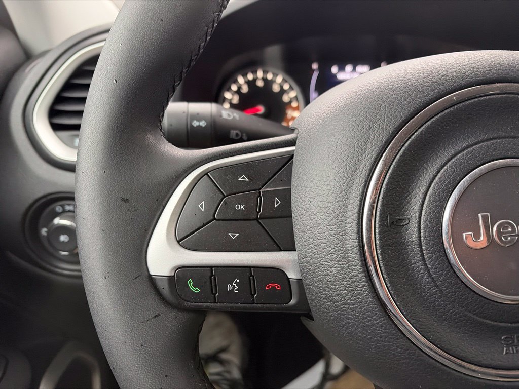 Used 2020 Jeep Renegade Latitude FWD image 25