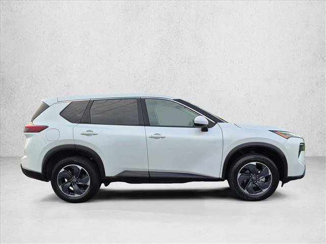 Used 2024 Nissan Rogue SV FWD image 4