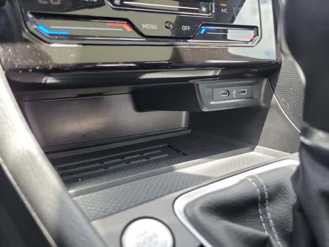 Used 2025 Volkswagen Jetta SE FWD image 27