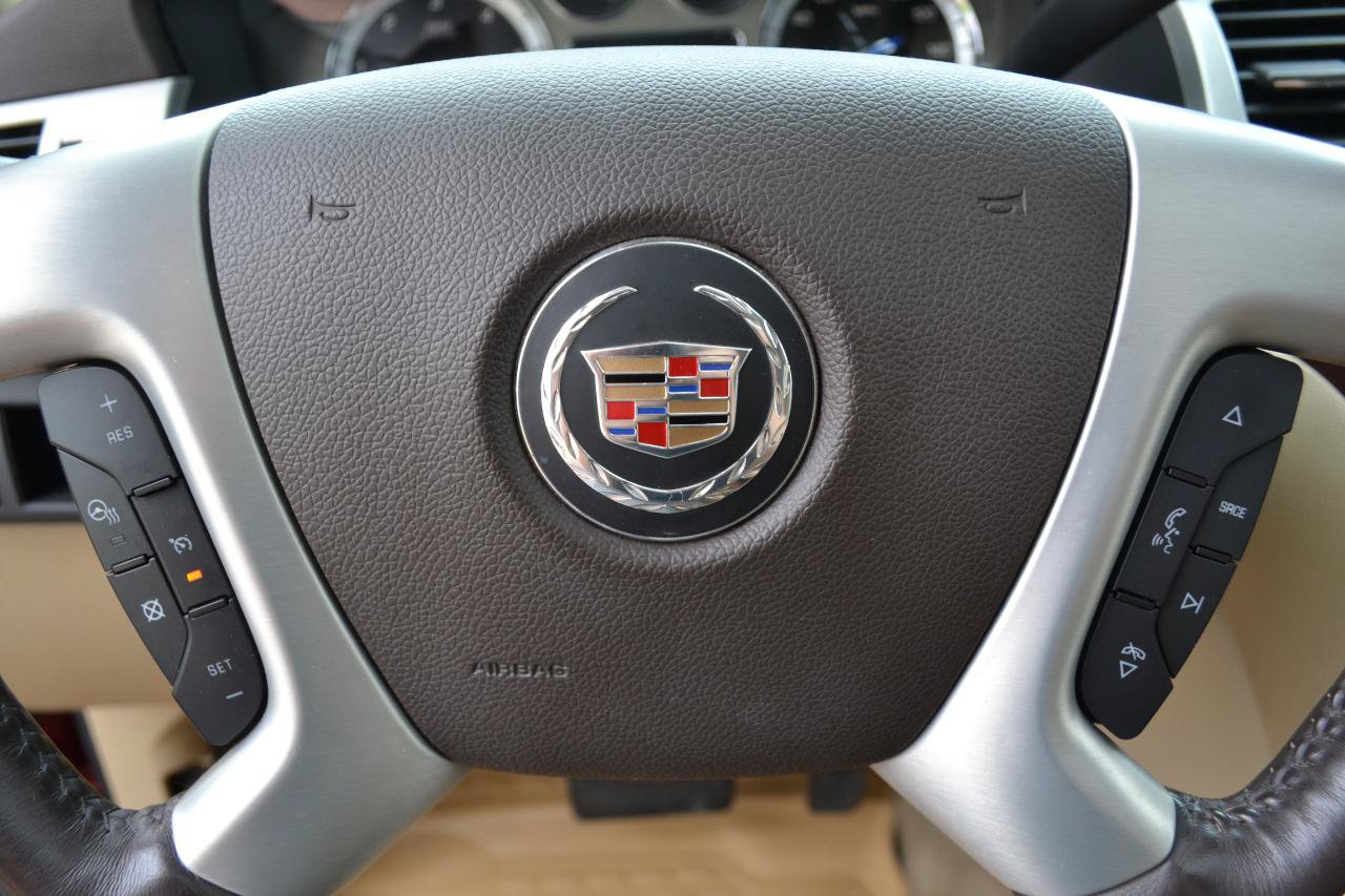 Used 2014 Cadillac Escalade Premium AWD/4WD image 18