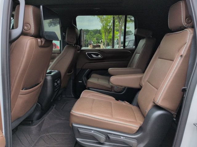 Used 2024 Chevrolet Suburban High Country w/ Advanced Technology Package AWD/4WD image 17