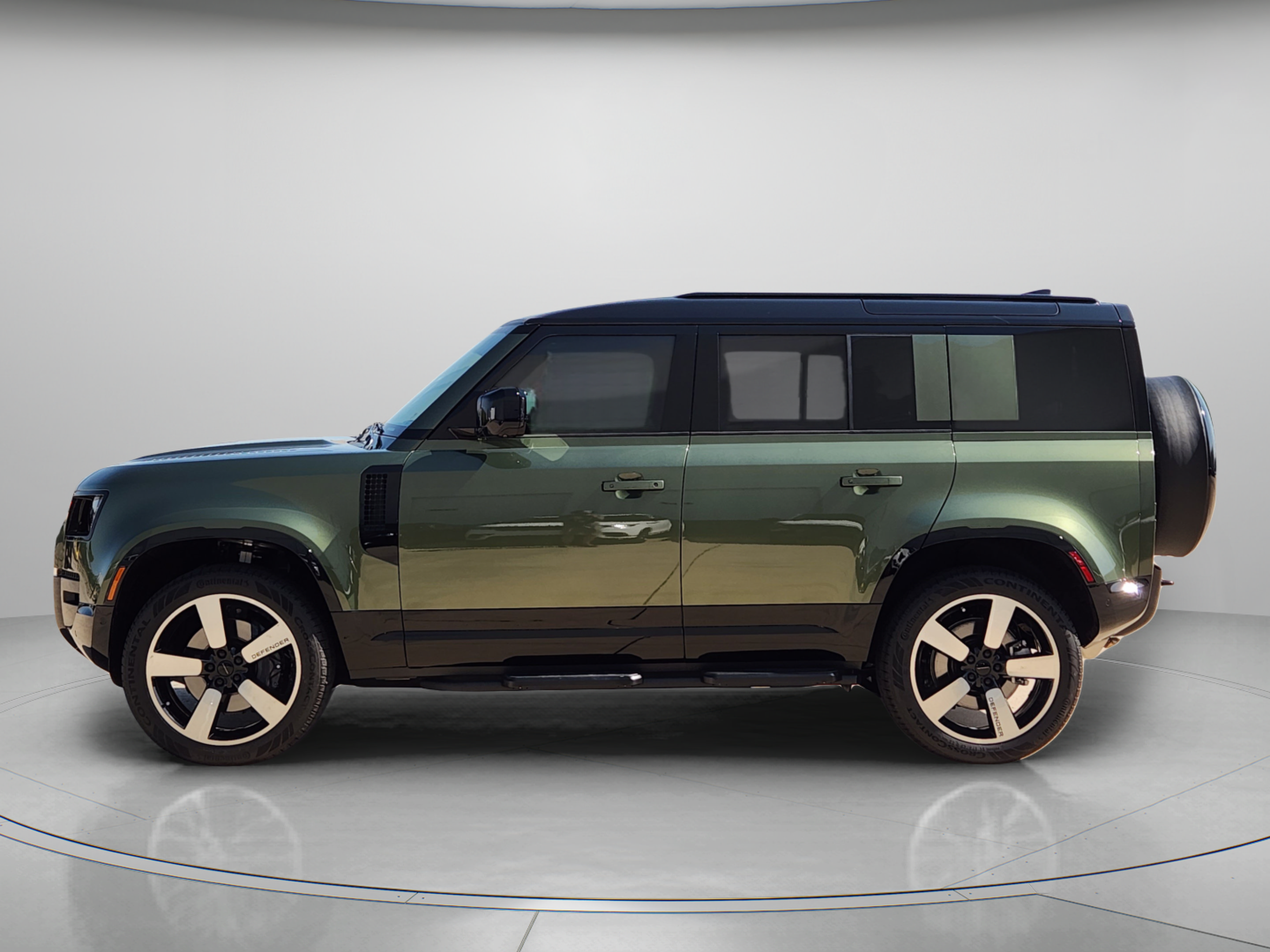 New 2026 Land Rover Defender 110 X-Dynamic SE AWD/4WD image 2