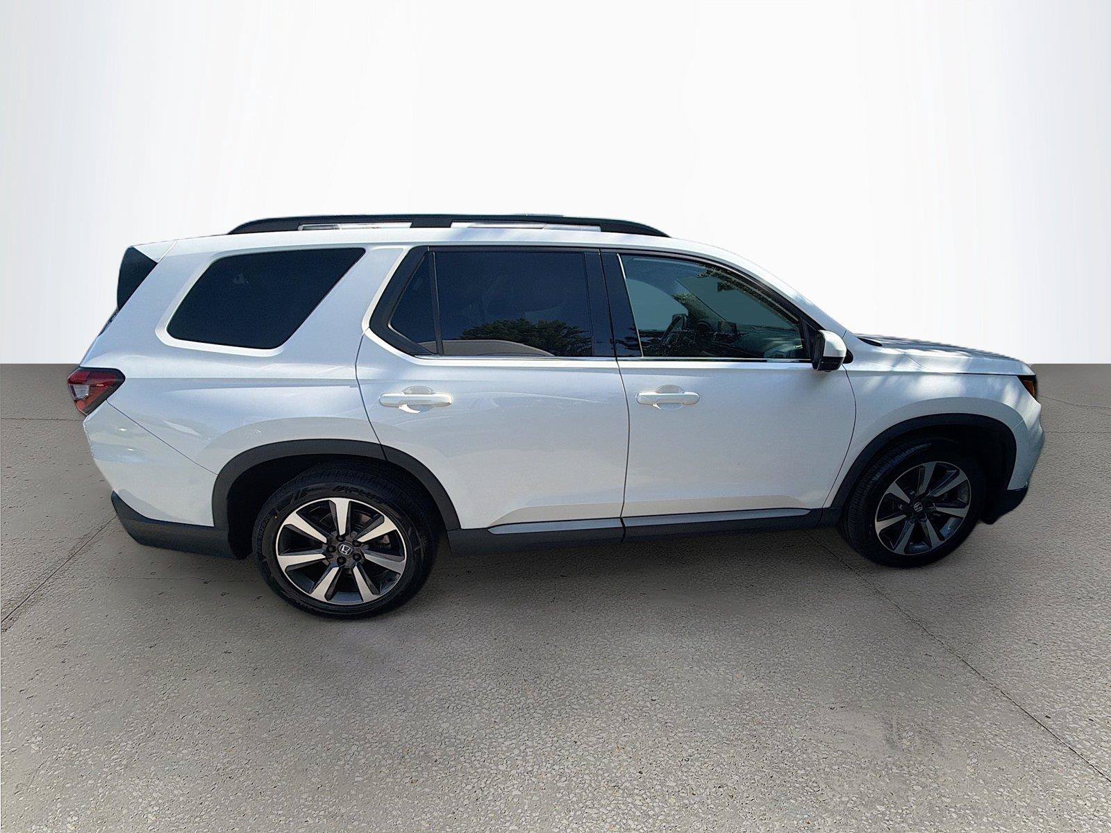 Used 2024 Honda Pilot Elite image 3