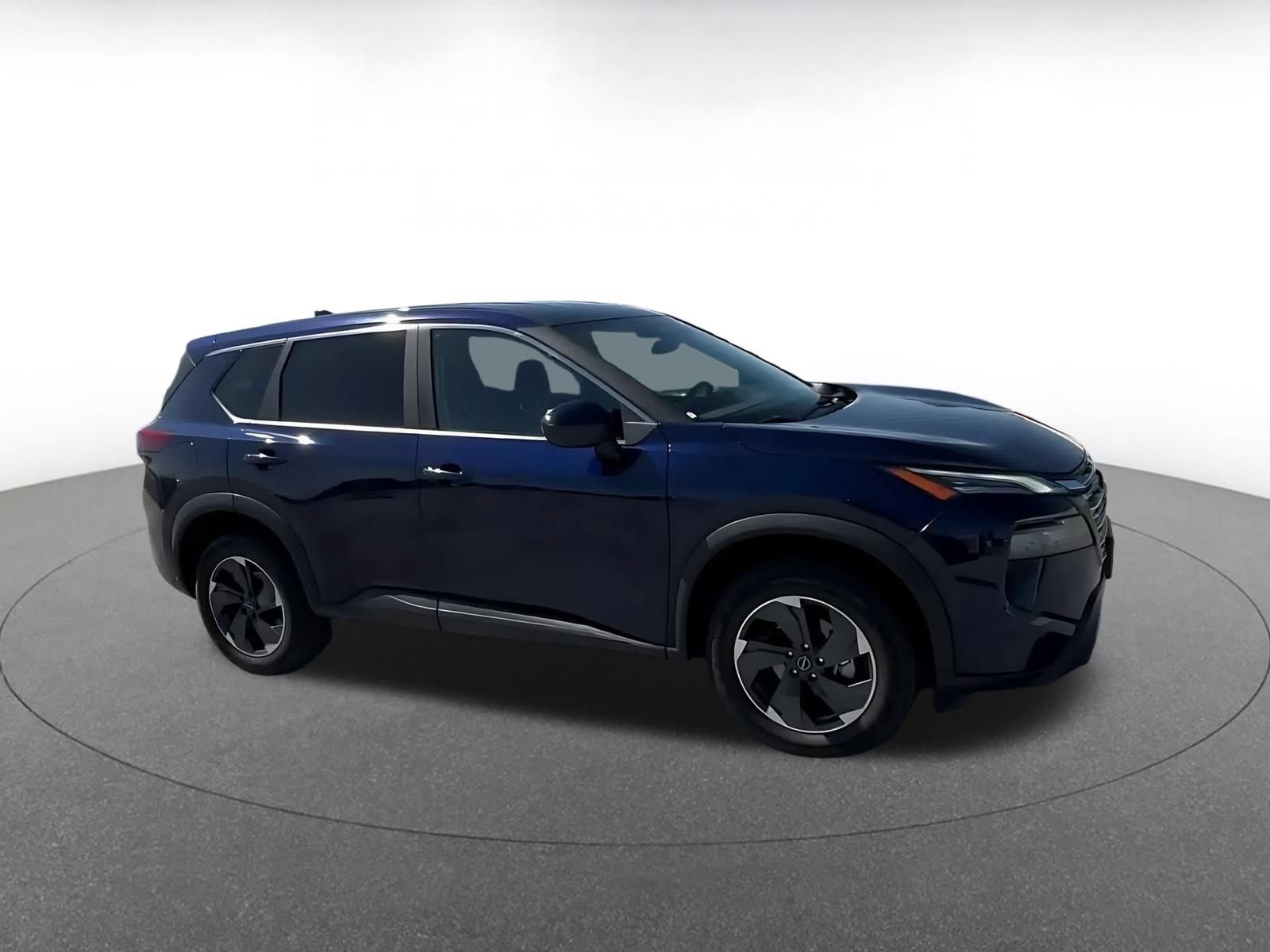 Used 2025 Nissan Rogue SV AWD/4WD image 2
