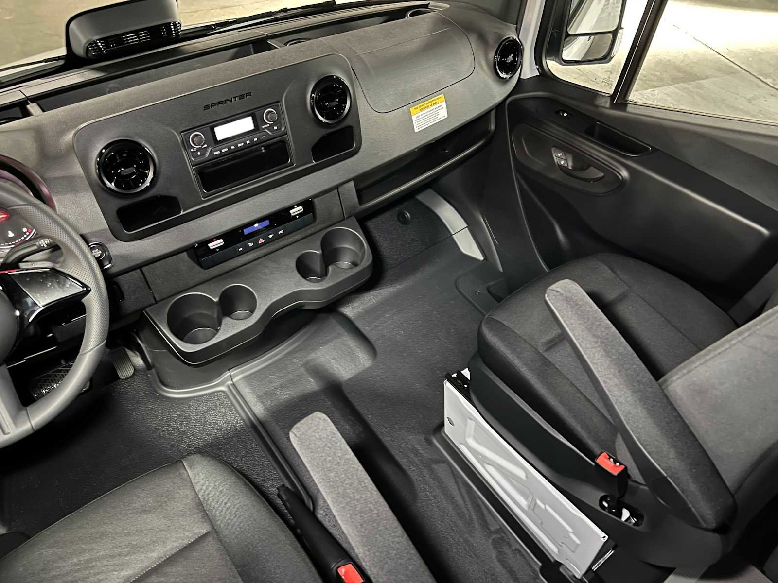 Used 2025 Mercedes-Benz Sprinter 2500 image 33