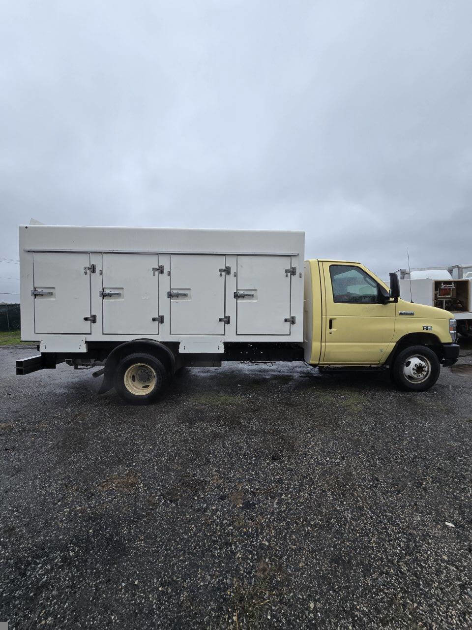 Used 2019 Ford E-450 and Econoline 450 Super Duty w/ Power Windows & Locks Group image 2