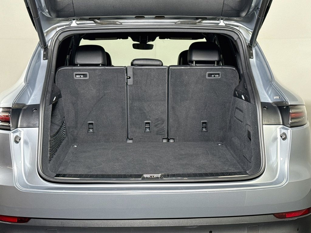 Certified 2023 Porsche Cayenne AWD/4WD image 27