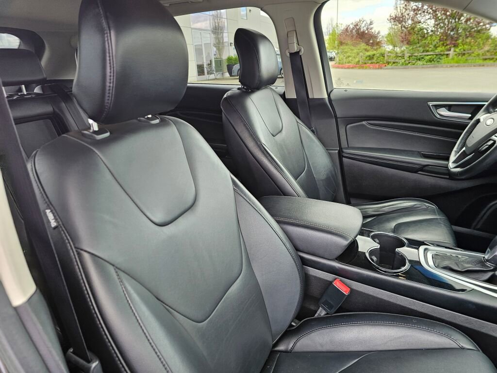 Used 2017 Ford Edge Titanium w/ Technology Package image 12