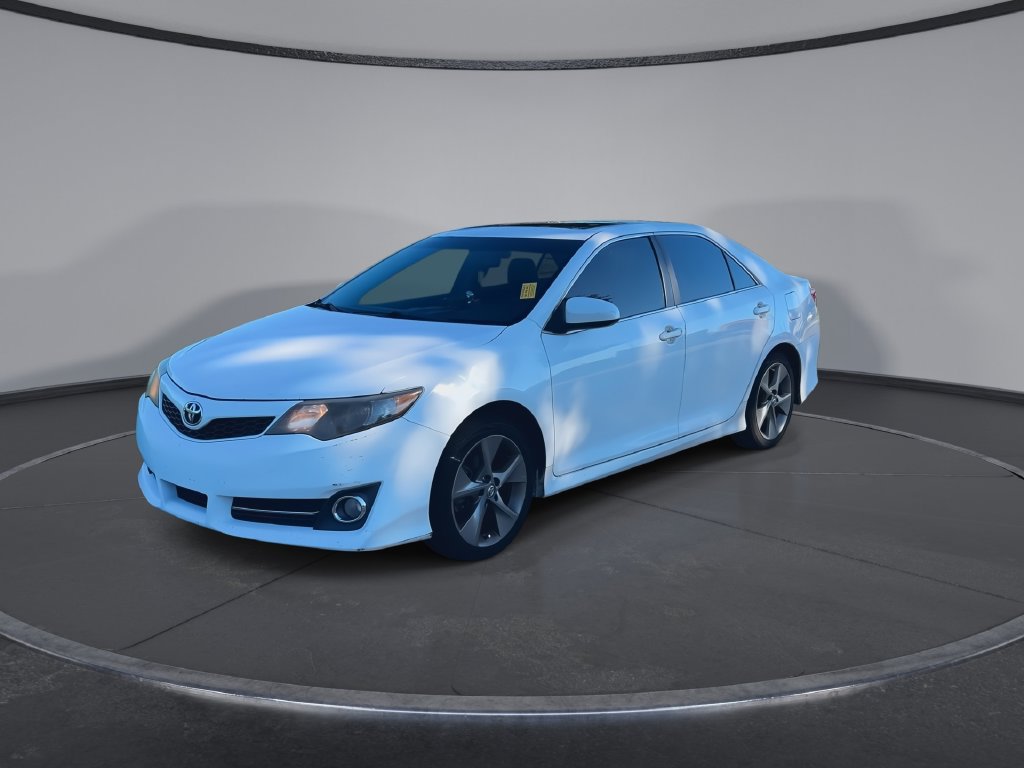 Used 2014 Toyota Camry SE w/ Moonroof Package FWD image 6