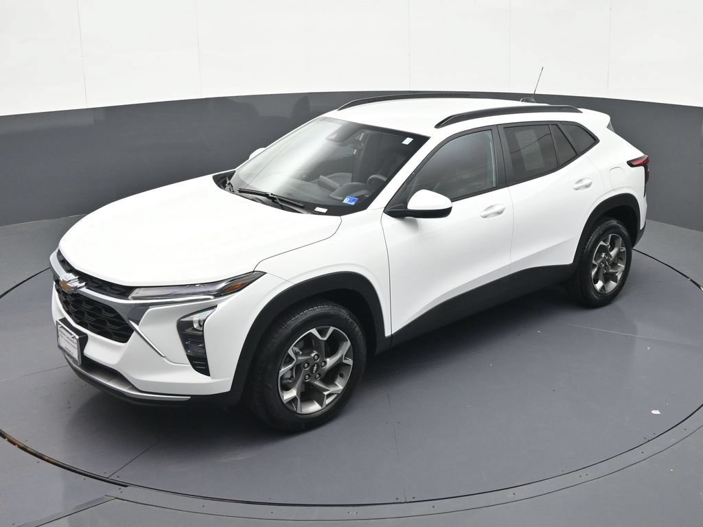 Certified 2025 Chevrolet Trax LT FWD image 21
