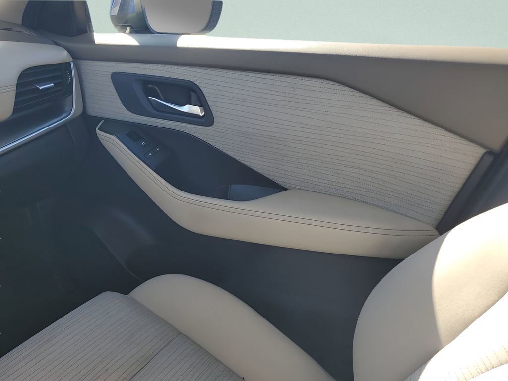 Used 2022 Nissan Rogue SV image 24